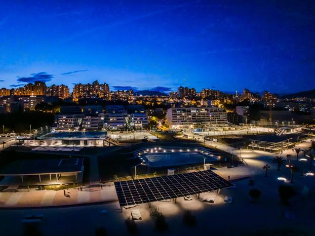 Noćne fotografije novouređenog Žnjanskog platoa