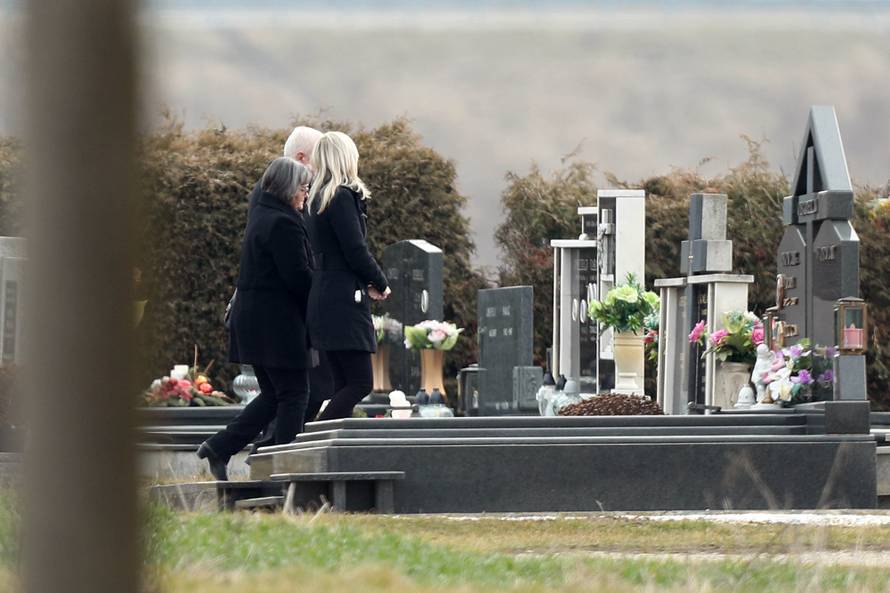 Jasminina majka neutješno je plakala: Nije mogla ni stajati...