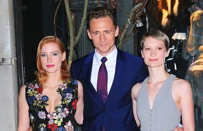 Hiddleston razmišlja o prekidu: Osjeća se kao eskort pratnja