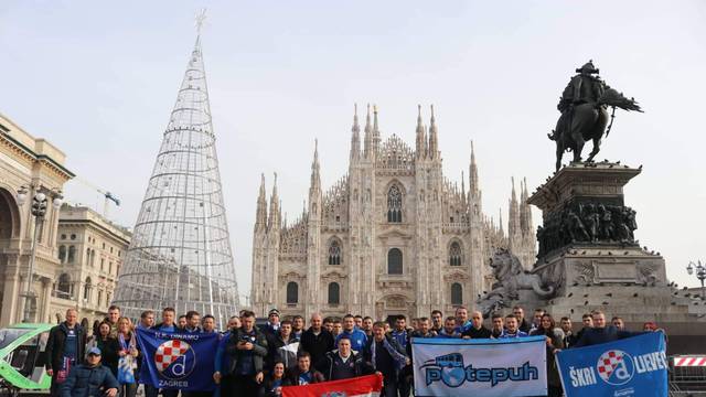 Potepuhi prvi navijali na Piazzi Duomo, neki stigli i iz Miamija