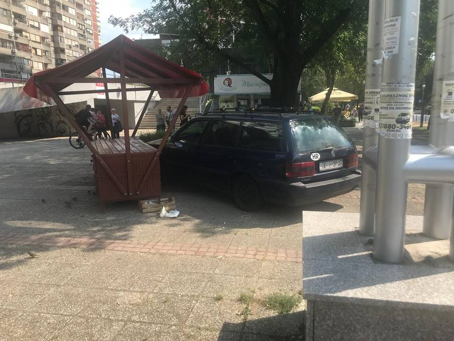 Kombi udario u auto: Naletjeli na majku i tromjesečnu bebu