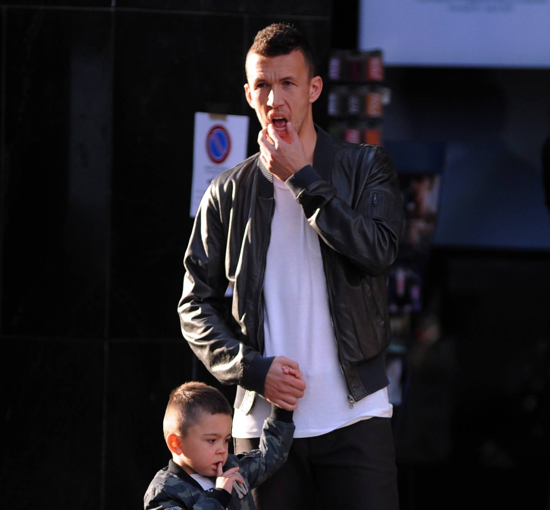 Milan, Leonardo Ivan Perisic and son for a walk in the center