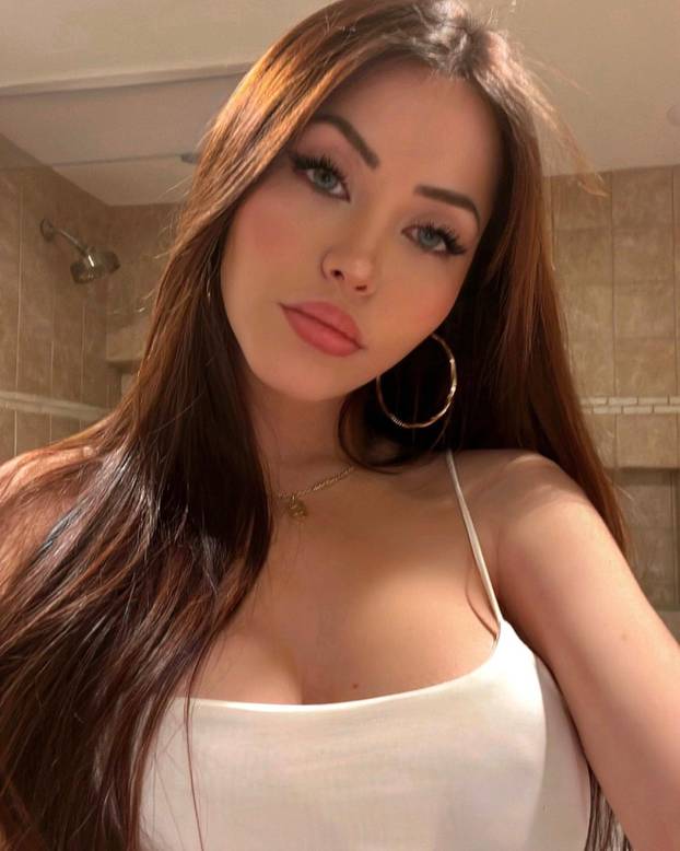 FOTO Lijepa Claudia iz Brazila nevjerojatno sliči Megan Fox, a prati je osam milijuna ljudi