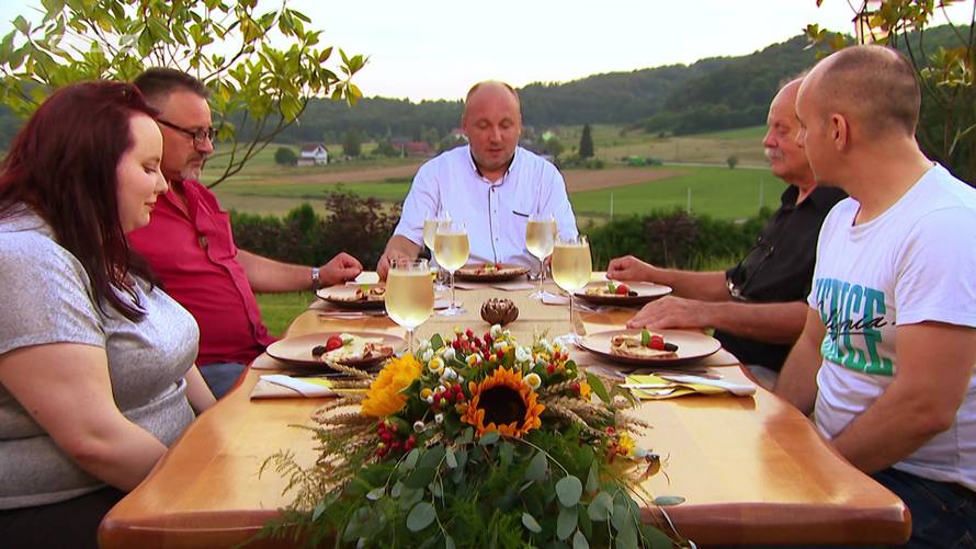 Marko večerom podijelio ekipu, a Gabrijela je prvi put probala teletinu koja ju je oduševila...