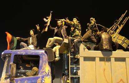Rat u Libiji: Strane sile udarile silovito na Gadafijevu vojsku