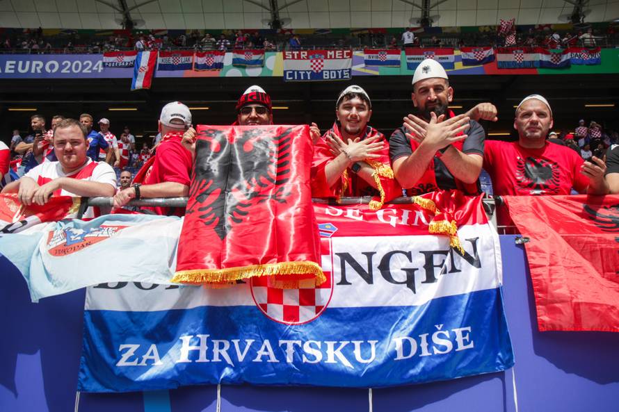 Hamburg: Navijači uoči početka utakmice Hrvatske i Albanije u 2. kolu skupine B na Europskom prvenstvu