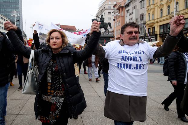 Zagreb: Tisuće učitelja stiglo je na glavni gradski Trg