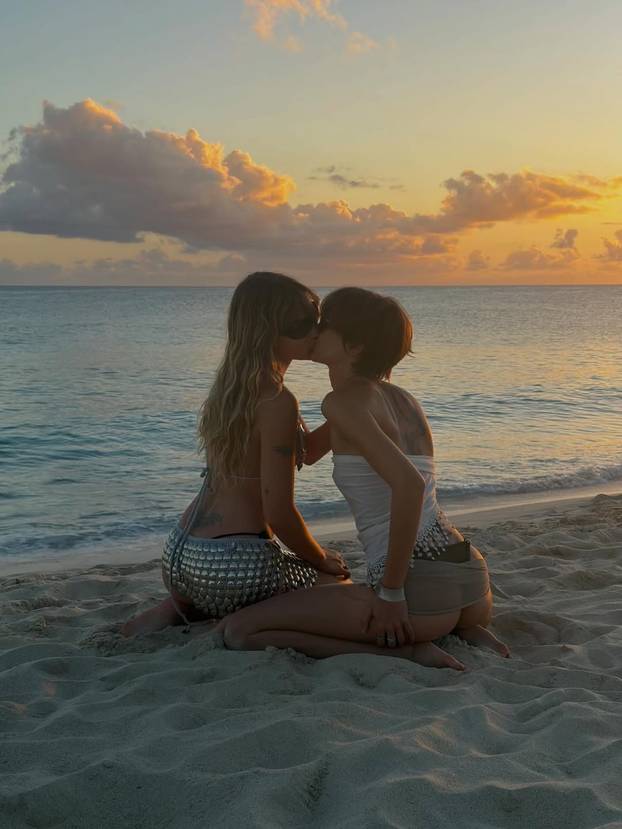 FOTO Golotinja joj nikada nije predstavljala problem, skidala se do kraja od početka karijere