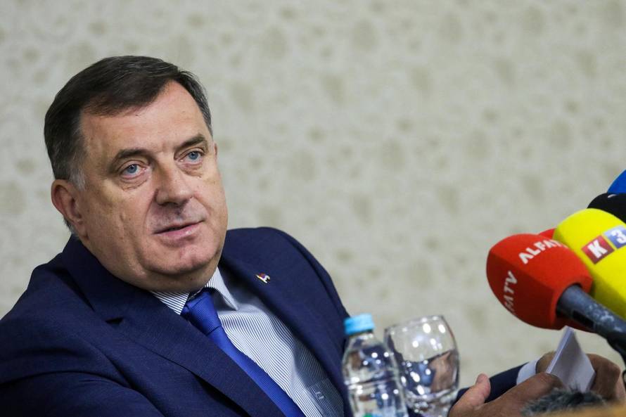 Dodik je optužio predsjednika državnog Suda Ranka  Debeveca da je korumpiran i ucijenjen