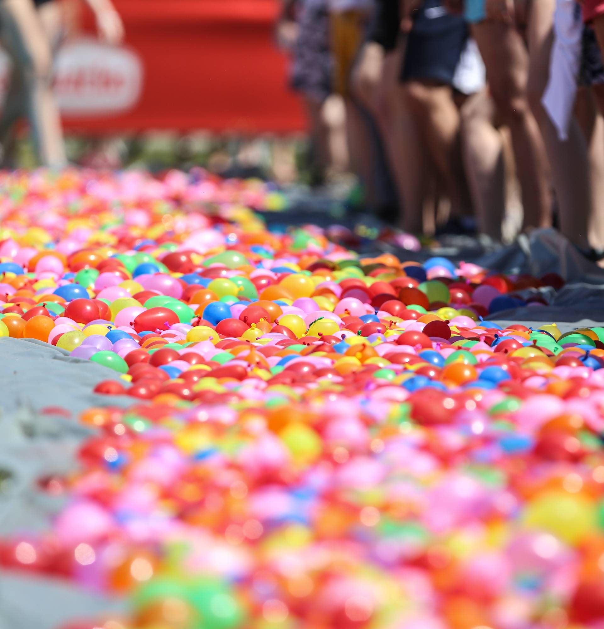 Luda zabava: Na Jarunu su ispalili 180.000 vodenih balona