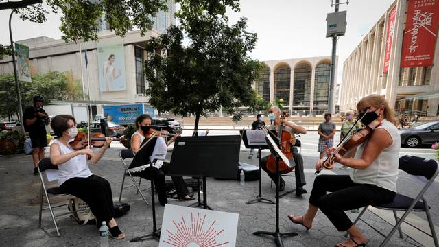 A string quartet made up of musicians from the New York Philharmonic Orchestra play first public performance since March in New York