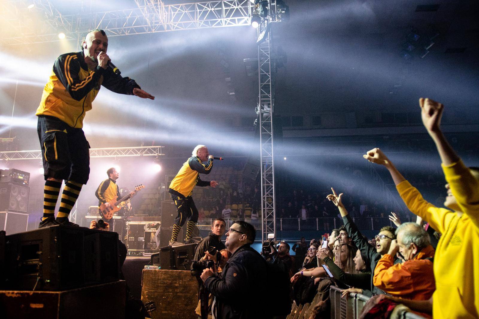 Zagreb: U Domu sportova održan 15. Pozitivan koncert