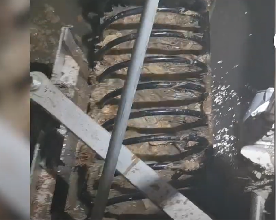 Fekalije na plaži: Ubacili stalak za bicikle u sustav pa izazvali prelijevanje kanalizacije u more