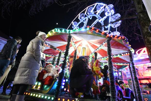 Bjelovar: Grad nikad ljepši u blagdanskom ruhu, a i advent je naraskošniji ikad