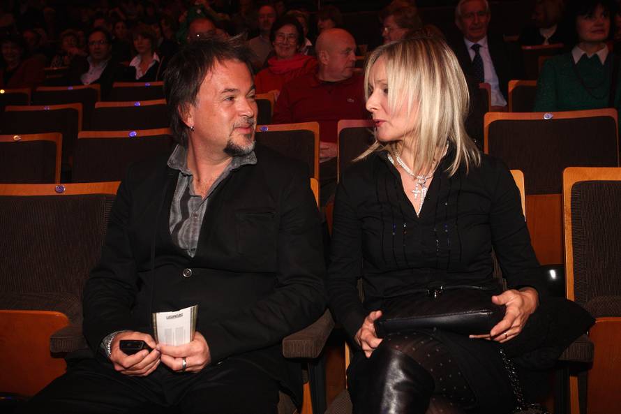 Tko je Gibonnijeva supruga? Upoznali su se kao djeca, a jedno vrijeme ga je uzdržavala