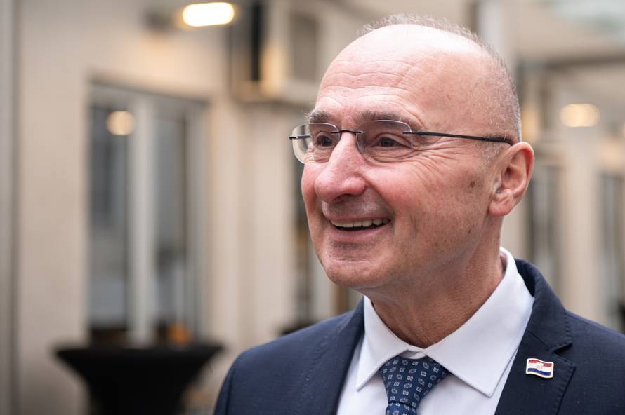 Zagreb: Otkriven spomenik Antuna Branka Šimića