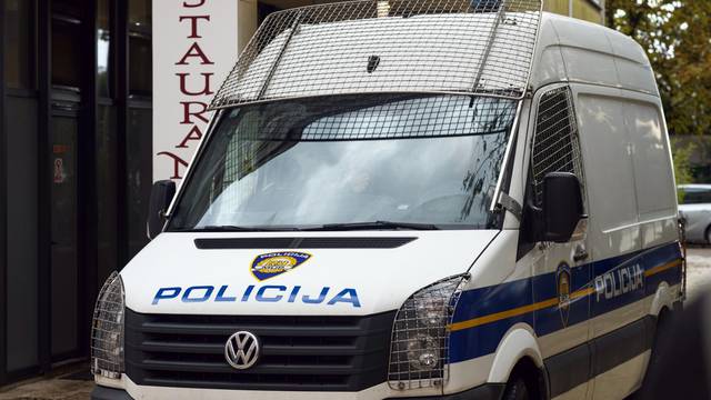 Zadar: Privođenje osumnjičenog za krijumčarenje oružja