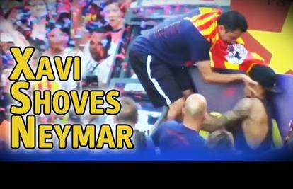 Neymar malo popio na slavlju pa je od Xavija dobio po glavi