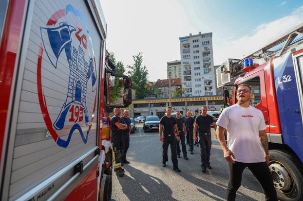 Stipe Miočić prvi se put u životu spustio niz šipku u vatrogasnoj postrojbi Zagreb