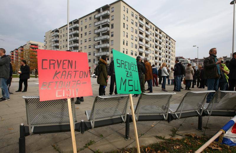 Prosvjed u Zagrebu: 'Nemojte nas gušiti velikim zgradama!'