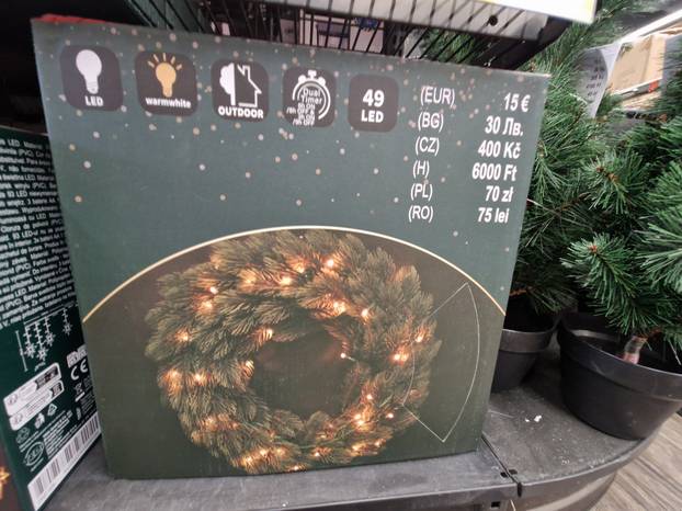 FOTO Još 92 dana do Božića, a ukrasi već stigli: Tko požuri, birat će među pravom raskoši