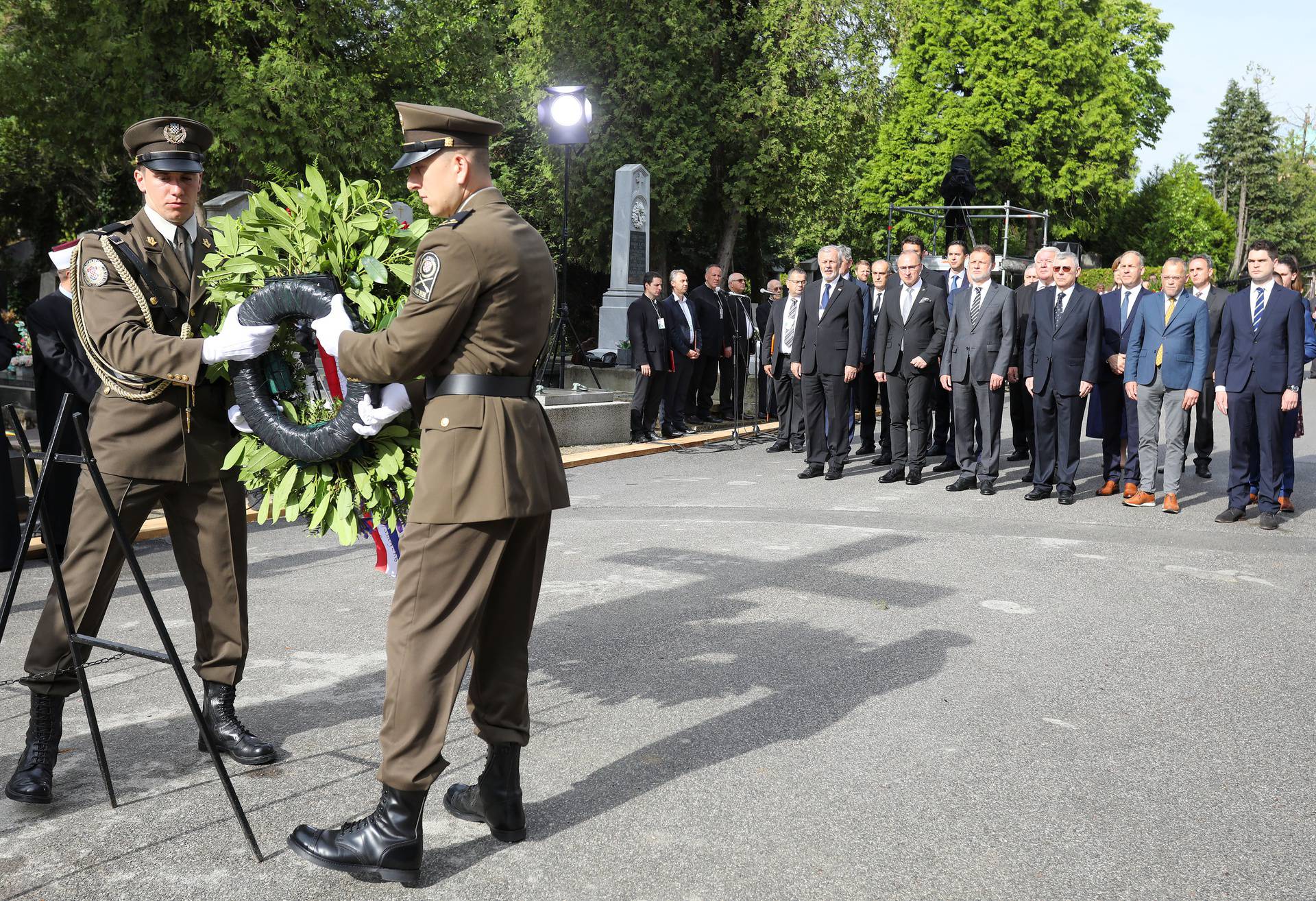 Zagreb: Polaganje vijenaca na Mirogoju povodom 77. obljetnice Bleiburga