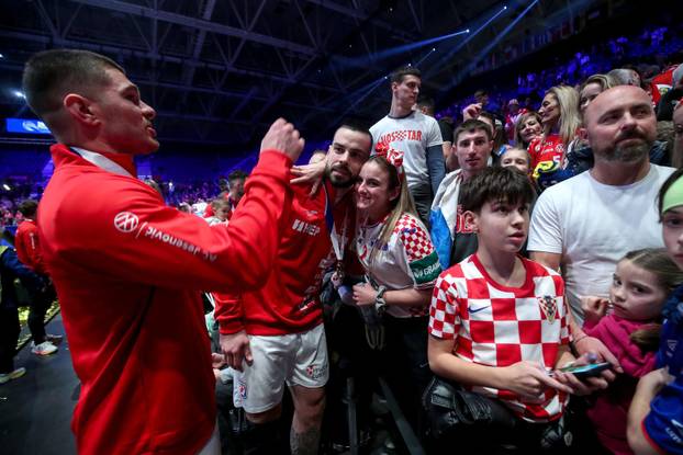 Hrvatski rukometaši slave s obiteljima osvajanje srebra 