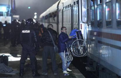 Preuzeli ih: Prvi hrvatski vlak s izbjeglicama ušao u Sloveniju 