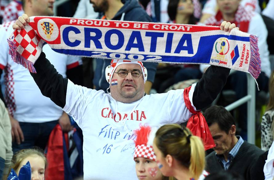 Ona je bila u svom điru: Curo, naši su Kauboji, ne Indijanci...