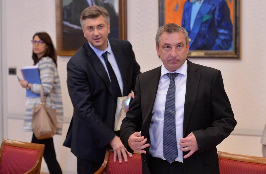 'Ako i smijene ministricu Vlada će mandat odraditi do kraja...'