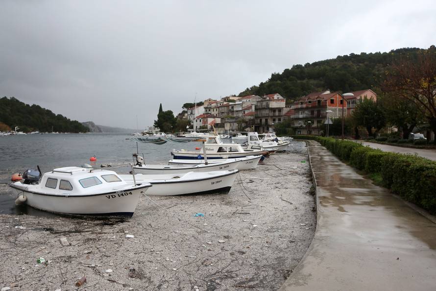 Naše plaže prije i poslije jakog juga: Guše se u smeću i plastici