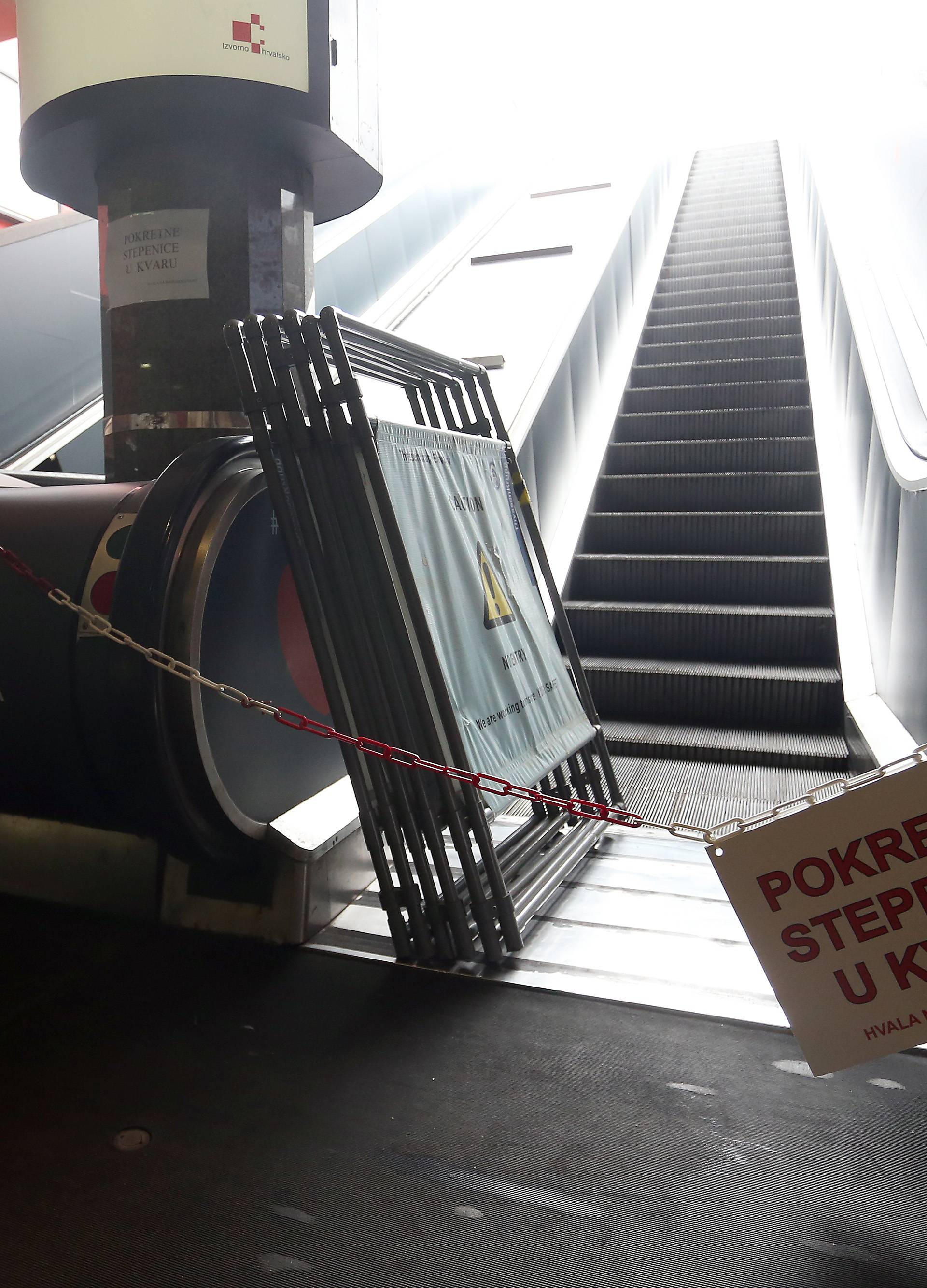Svađa oko stepenica: Došli ih popraviti, zaštitari im nisu dali
