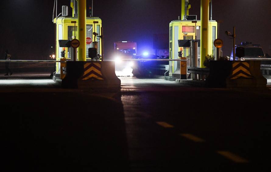 Na naplatnim postajama Sveta Helena automobilom se zabio u betonski razdjelnik i poginuo