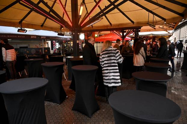 Zagreb: Pripreme ugostitelja u centru grada povodom Badnjaka