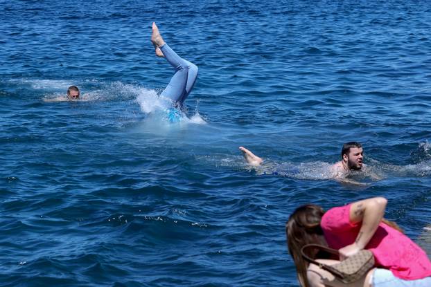 Zadar: Zadarski maturanti obilježavaju posljednji dan srednjoškolskog obrazovanja