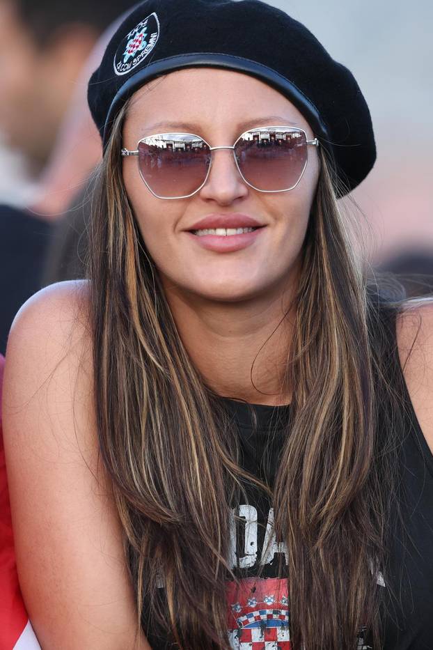 Sinj: Thompsonovi obožavatelji čekaju početak koncerta na hipodromu