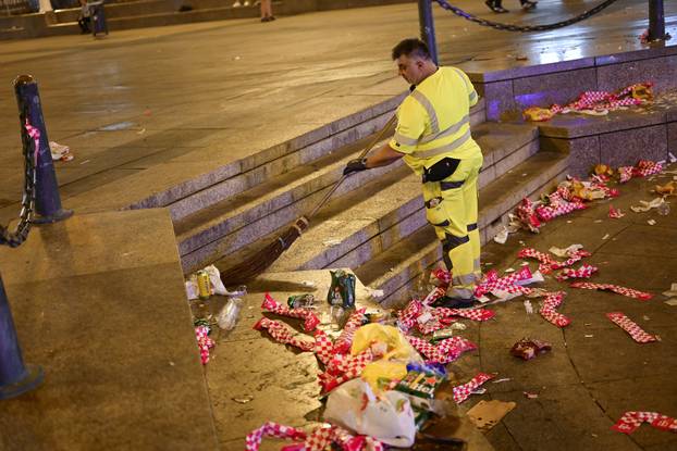 Zagreb: Čišćenje trga nakon gledanja utakmice 