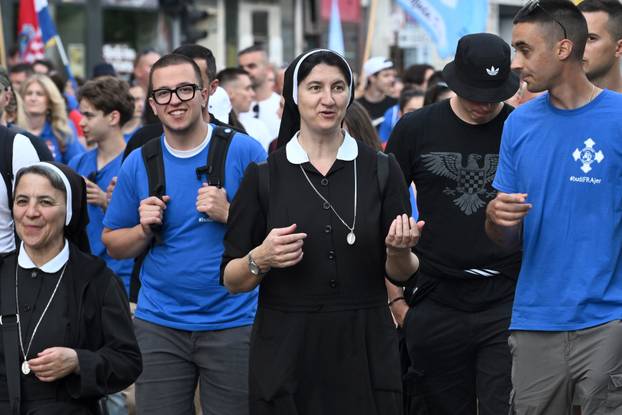 Zagreb: Povorka Antunovskog hoda na putu prema bazilici svetog Antuna Padovanskog