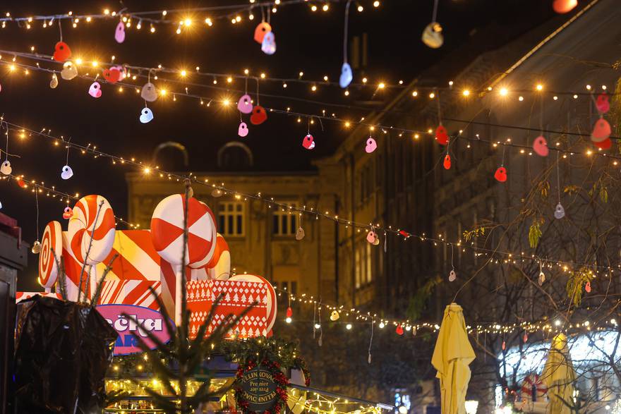 Advent na Trgu bana Josipa Jelačića i na Europskom trgu