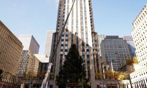 FOTO Božićno drvce stiglo pred Rockefeller centar u New Yorku! Krije dirljivu obiteljsku priču