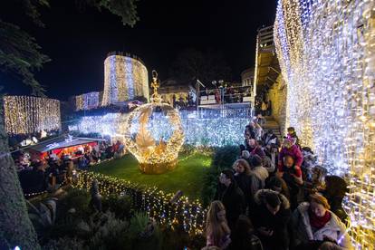 Lampice i ukrasi posvuda: Evo kako su se hrvatski gradovi ove godine uredili za Advent