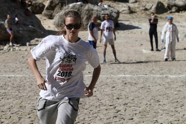 ARHIVA: Utakmica na dnu isušenog Modrog jezera koje danas doseže rekordan vodostaj