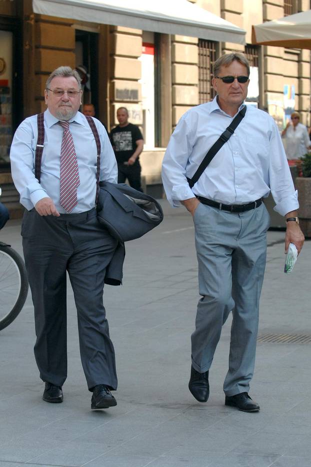 Zagreb: Vladimir Šeks i Božidar Kalmeta prošetali Cvjetnim trgom