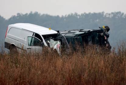 FOTO Strašne scene na mjestu sudara. Ovdje se Banožić zabio u kombi. Njegov auto na boku