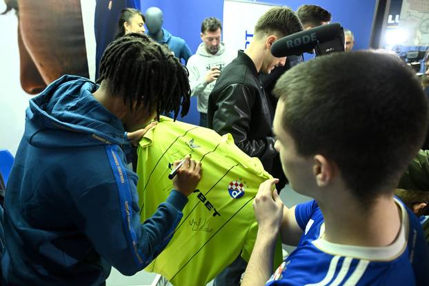 Zagreb: Igraci Dinama na druzenju s navijacima