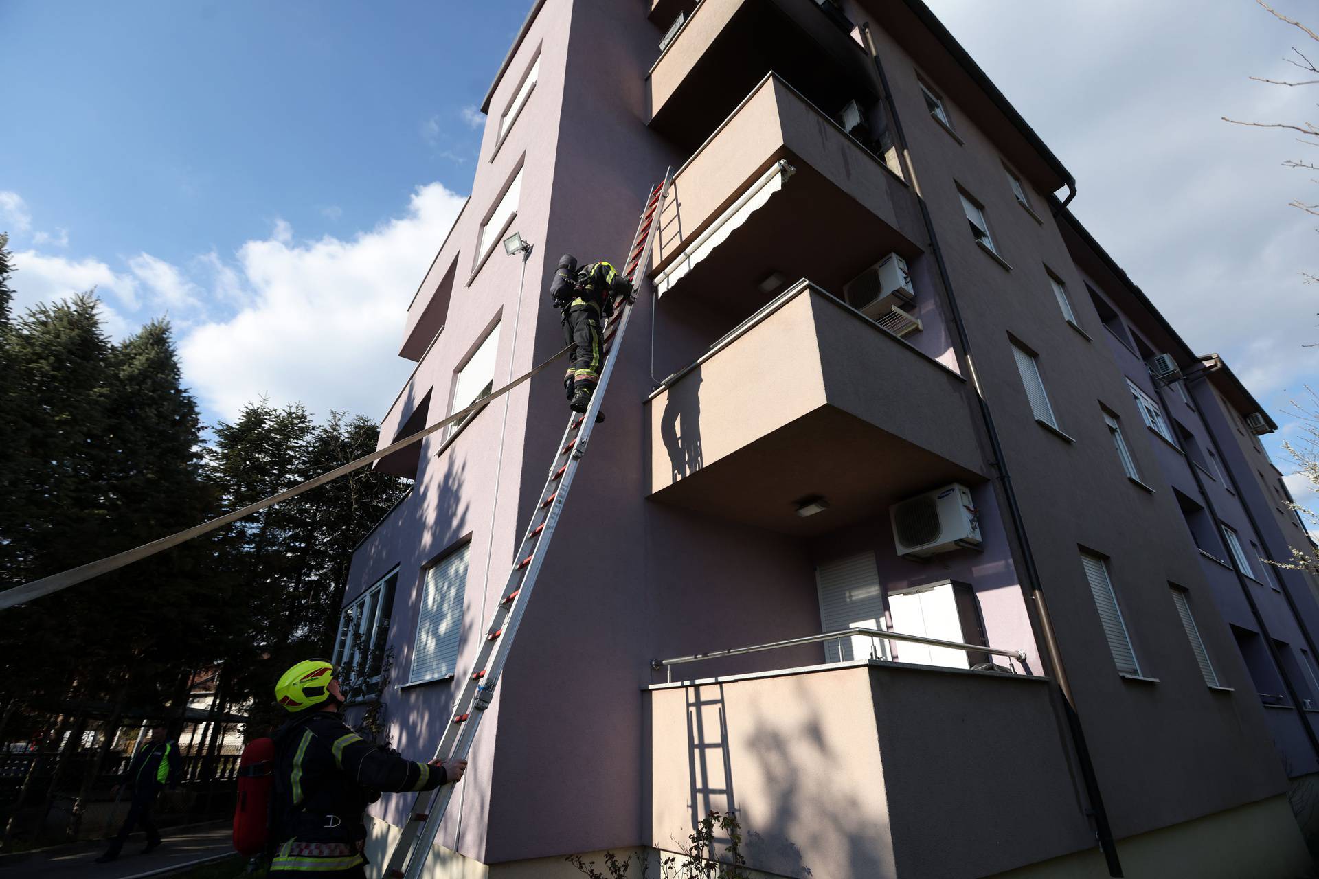 Požar u stanu u Oreškovićevoj ulici u Zagrebu