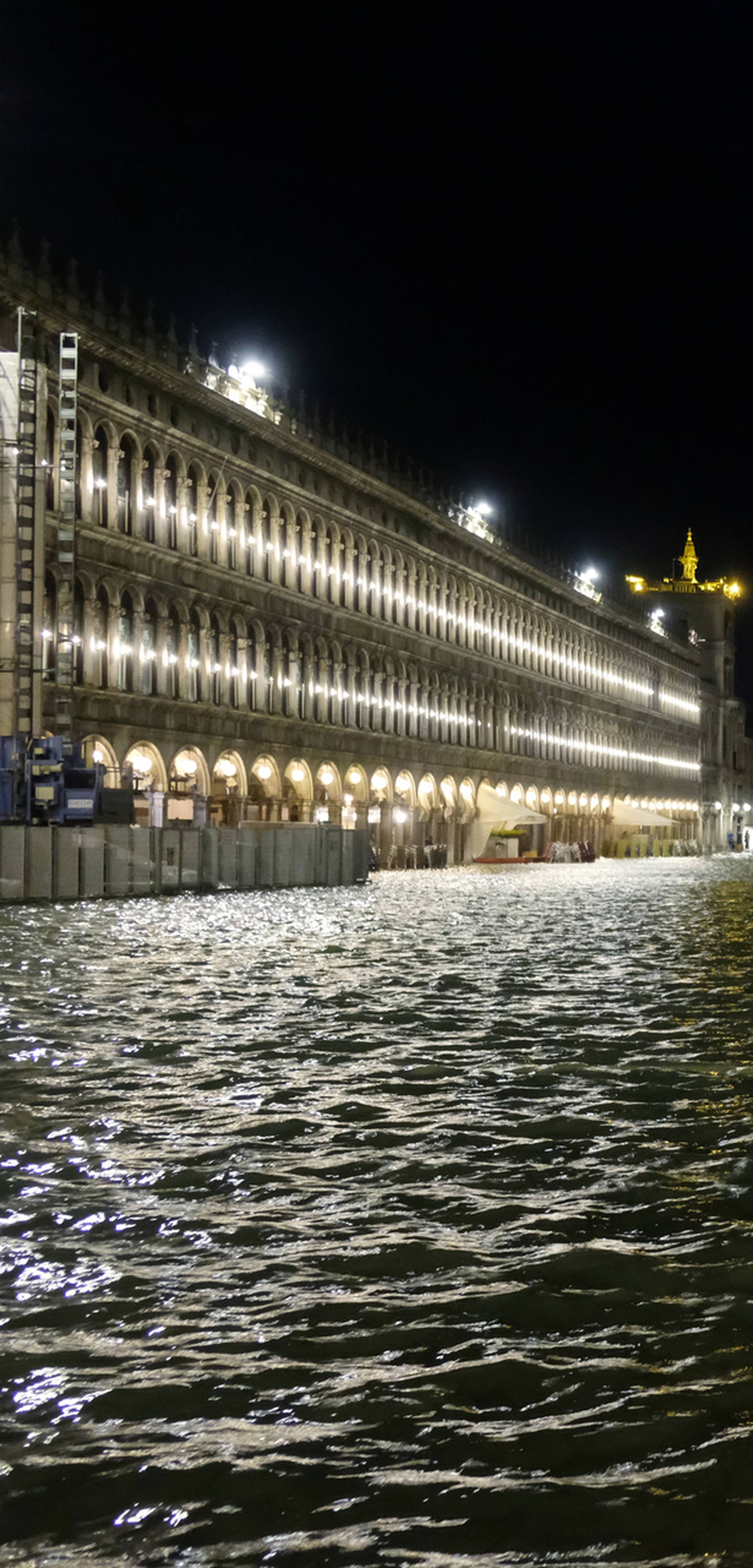 Uzbuna i dalje traje: Venecija se priprema za novi plimni val