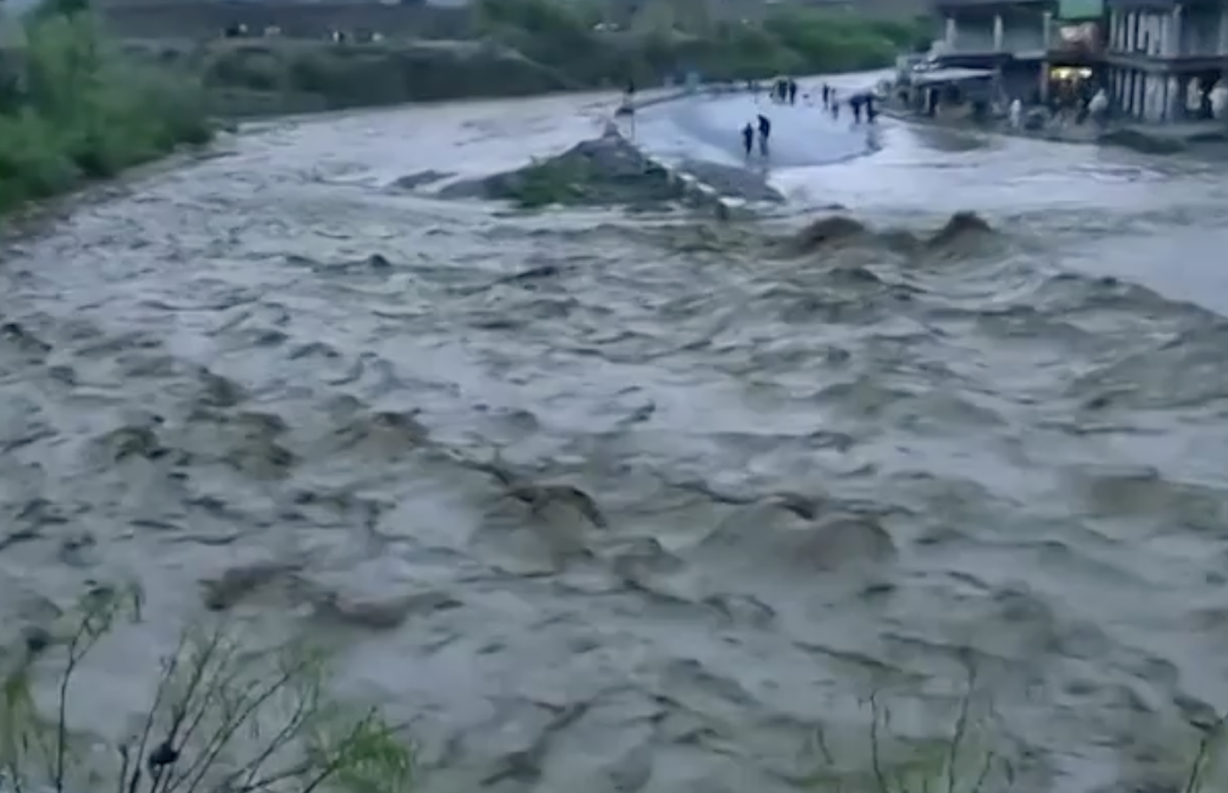 VIDEO Jake kiše i grmljavinske oluje opustošile su Pakistan, u četiri dana poginulo je 50 ljudi