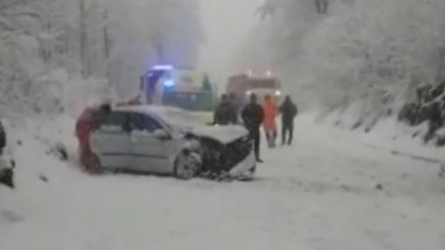 'Izvlačili su ženu  iz smrskanog automobila. Jaukala je od boli'