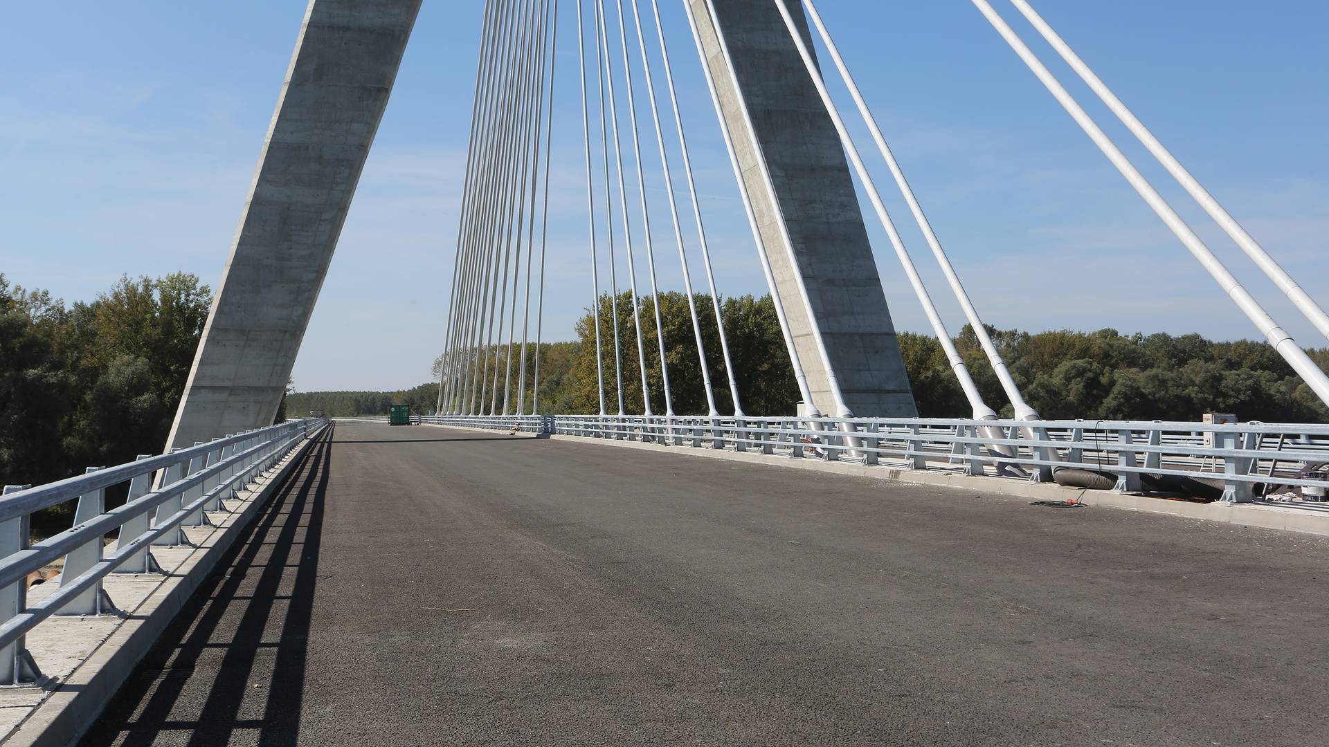 Petrijevci: Nedovršeni most na rijeci Dravi